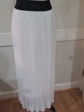 Magic Pleated White Maxi Skirt with Black Waistband with Embellishment - Size 2X